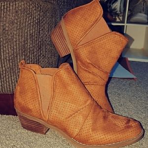 Tan, healed boots